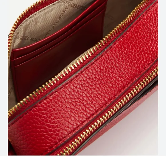 🥳SOLD🥳Michael Kors Women's Red Jet Set Small Pebbled Leather Double Zip Camera - Picture 4 of 13